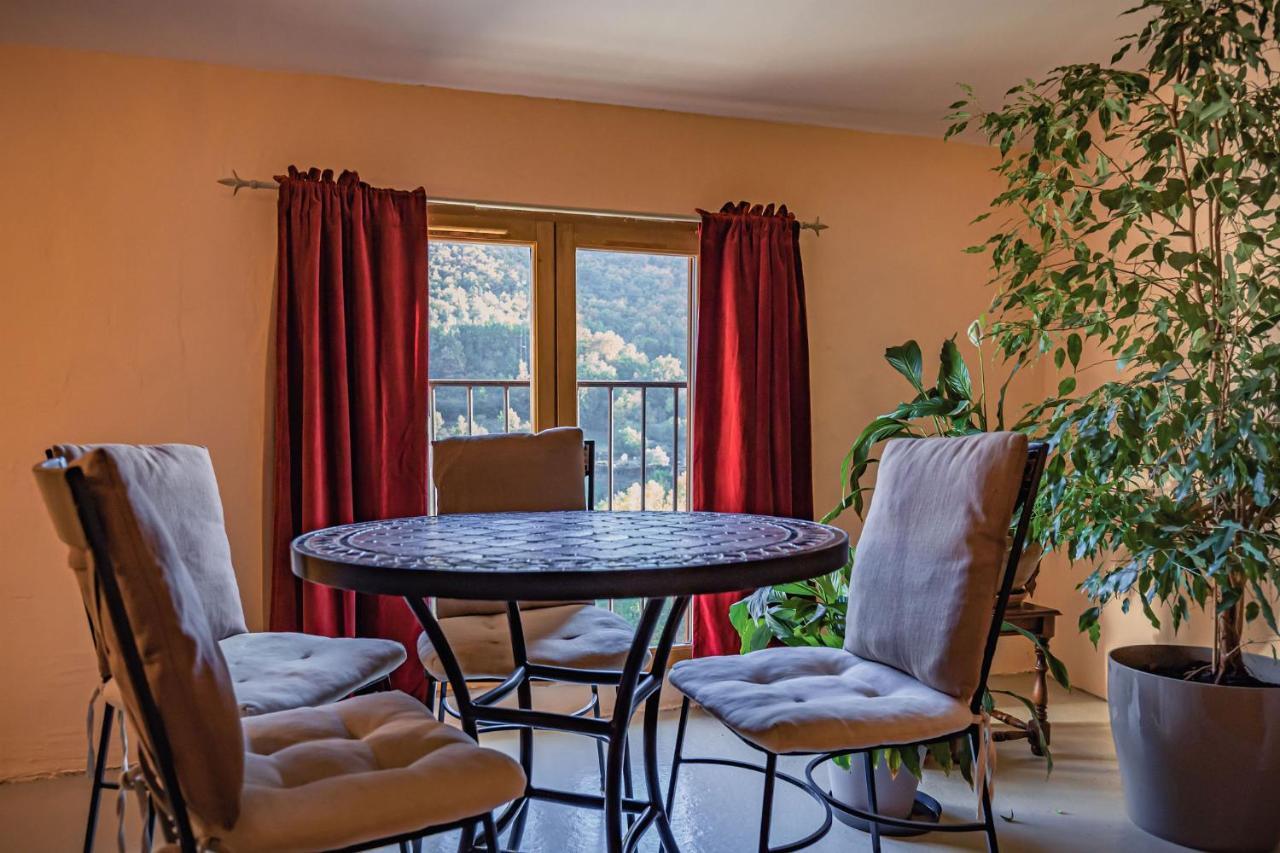 Sundrenched Relais De Poste In Serdinya Exterior photo